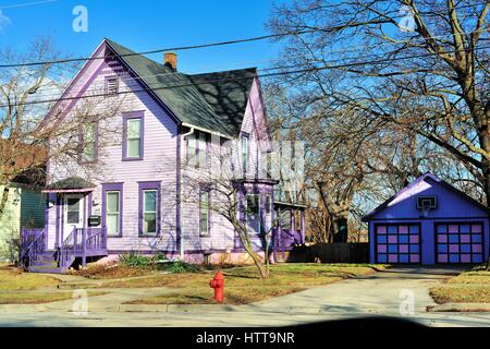 Elgin, Illinois, USA. Venerable and often stately homes are plentiful in the Elgin Historic District which is a set of 697 buildings. Stock Photo