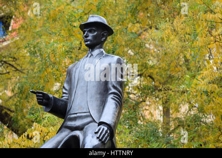Jaroslav Róna's bronze statue of Franz Kafka in front of the Spanish Synagogue. Jewish Quarter Josefov. Prague. Czech Republic. Stock Photo