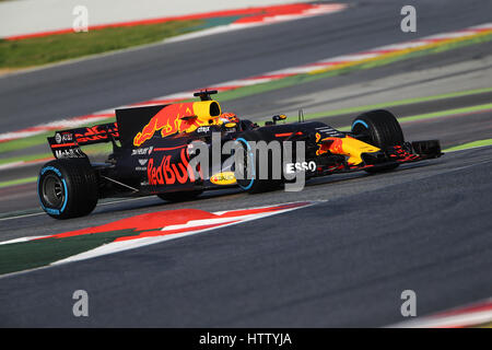 Max Verstappen (NED) driving his Reb Bull Racing RB13 during 2017 F1 winter testing.