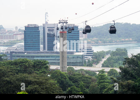 Singapore cable cars connecting Mount Faber to Harbour Front and Sentosa Island. Stock Photo