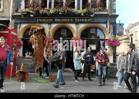 Lively street scene in Edinburgh, Scotland during the 2016 Fringe Festival. Stock Photo