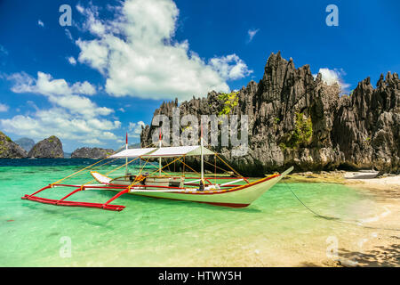 Traditional banca boat in clear water at Payong-Payong Beach, Miniloc Island near El Nido, Philippines Stock Photo