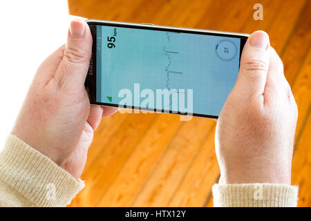 Kardia heart monitor app being used on a Samsung android phone Stock Photo