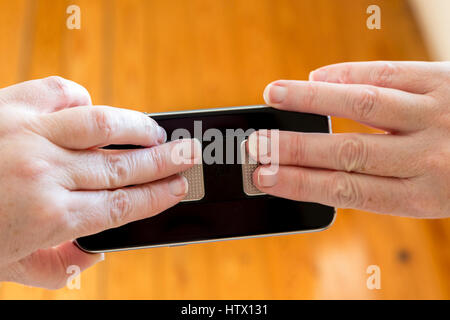 Kardia heart monitor app being used on a Samsung android phone Stock Photo