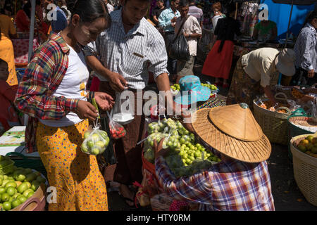 Shoppers at a fruit and vegetable market in Maha Bandoola Road Yangon, Yangon Region, Myanmar Stock Photo