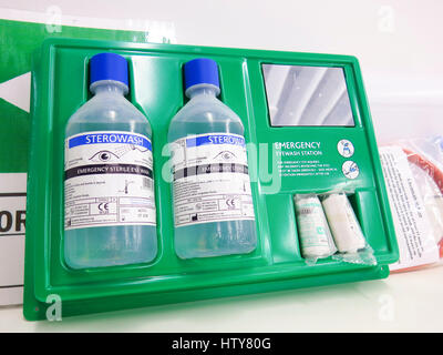 Emergency eye wash kit Stock Photo