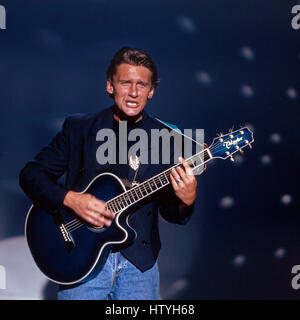 Österreichischer Liedermacher und Moderator Rainhard Fendrich, Deutschland 1990er Jahre. Austrian songwirter and presenter Rainhard Fendrich, Germany 1990s. Stock Photo