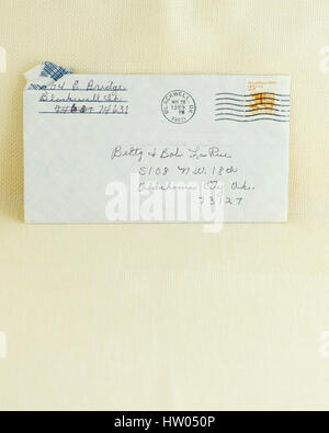 Old vintage letter in an envelope from late 1989, from a mother to a daughter. Oklahoma, USA. US,U.S.,U.S.A., United States Stock Photo