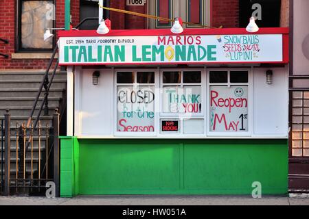 Chicago landmarks come in many forms, shapes and sizes including this Italian lemonade stand on Taylor Street. Chicago, Illinois, USA. Stock Photo