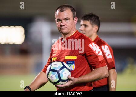 Mesquita, Brazil. 15th Mar, 2017. Referee Leandro Vuaden for Fluminense vs Criciuma by Brazil Cup held in Giulite Coutinho Mosque Stadium, RJ. Credit: Celso Pupo/FotoArena/Alamy Live News Stock Photo