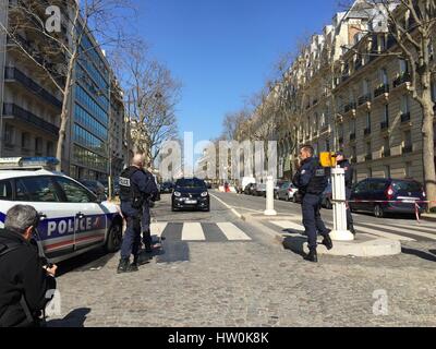 Paris, France. 16th Mar, 2017. Policemen block the access to the International Monetary Fund (IMF) office after an explosion in central Paris, France, on March 16, 2017. One person was injured on Thursday after an envelope exploded at the International Monetary Fund (IMF) office in central Paris, according to local media. Credit: Han Bing/Xinhua/Alamy Live News Stock Photo