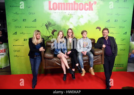 Cologne, Germany. 14th Mar, 2017. Director and producer Soenke Wortmann (R), his wife Cecilia Kunz (L) and children, photographed at the premiere of the movie 'Lommbock' at the Cinedom in Cologne, Germany, 14 March 2017. - NO WIRE SERVICE - Photo: Horst Galuschka/dpa/Alamy Live News Stock Photo