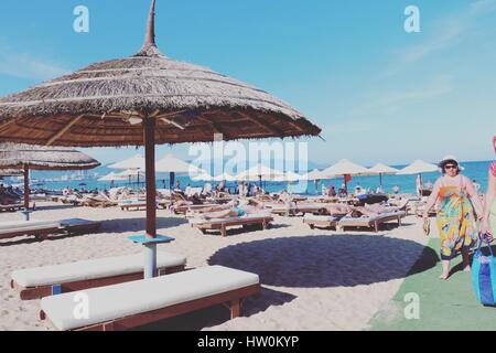 Da Nang, Da Nang, China. 20th Mar, 2017. Vietnam-March 20 2017: (EDITORIAL USE ONLY. CHINA OUT).Scnery of the My Khe Beach in Da Nang, Vietnam. Considered to be Vietnam's most picturesque beach and called as 'Miami in Asia', the white sandy 20-mile stretch of My Khe Beach was named by the American troops who visited during the Vietnam War. Credit: SIPA Asia/ZUMA Wire/Alamy Live News Stock Photo