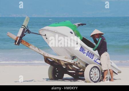 Da Nang, Da Nang, China. 20th Mar, 2017. Vietnam-March 20 2017: (EDITORIAL USE ONLY. CHINA OUT).Scnery of the My Khe Beach in Da Nang, Vietnam. Considered to be Vietnam's most picturesque beach and called as 'Miami in Asia', the white sandy 20-mile stretch of My Khe Beach was named by the American troops who visited during the Vietnam War. Credit: SIPA Asia/ZUMA Wire/Alamy Live News Stock Photo