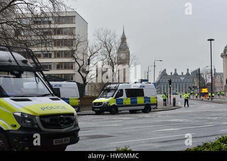 Westminster Bridge, London, UK. 23rd Mar, 2017. Westminster Bridge is taped off and crime scene after the terrorist attack Credit: Matthew Chattle/Alamy Live News