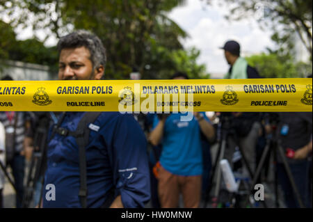February 23, 2017 - Kuala Lumpur, MALAYSIA - Malaysian police prepare police line at outside the North Korean Embassy compound as they anticipate an upcoming protest by Malaysian youth leaders on February 23, 2017 in Kuala Lumpur, Malaysia. (Credit Image: © Chris Jung via ZUMA Wire) Stock Photo