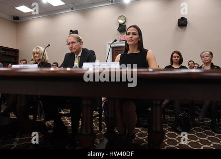 Washington, USA. 16th Mar, 2017. Actress, film producer and 'Save the Children' trustee Jennifer Garner (R, Front) testifies before the House Labor, Health and Human Services, Education, and Related Agencies subcommittee hearing on 'Investing in the Future - Early Childhood Education Programs at the Department of Health and Human Services' on Capitol Hill in Washington, DC, the United States, on March 16, 2017. Credit: Bao Dandan/Xinhua/Alamy Live News Stock Photo