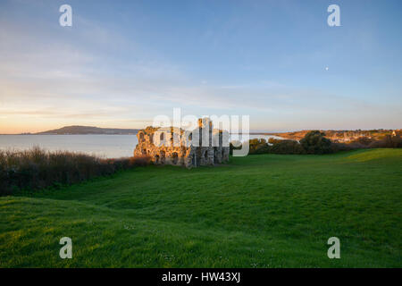 Sandsfoot Castle, Weymouth, Dorset, UK. 17th March 2017.  Historic Sandsfoot Castle ruins stands above Castle Cove and Portland Harbour on a spectacular and vibrant sunrise on the south coast. © Dan Tucker/Alamy Live News Stock Photo