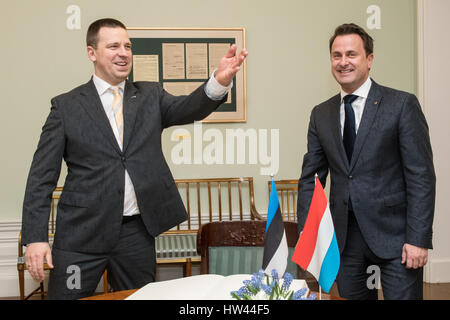 Tallinn, Estonia. 17th Mar, 2017. Estonian Prime minister Juri Ratas (L) chats with Luxembourg Prime minister Xavier Bettel (R) prior their meeting. Bettel is on a one day visit to Estonia. Photo/Nicolas Bouvy/Alamy Live News Credit: Nicolas Bouvy/Alamy Live News Stock Photo