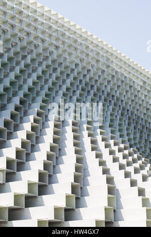 Serpentine Gallery Pavilion 2016, Kensington Gardens, London, UK. Exterior view of fibreglass wall. Stock Photo