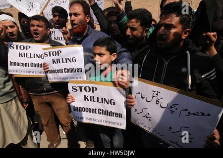 Kashmir, India. 17th Mar, 2017. Members of pro freedom organisations stage protest in old Srinagar the summer capital of Indian controlled Kashmir Protests and clashes erupt in old against the recent killings of civilians by Indian government forces in Kashmir. Earlier this week a 7 years old girl was killed by government forces during a gun battle between militants and government forces north Kashmir's Kupwara. Credit: Faisal Khan/Pacific Press/Alamy Live News Stock Photo