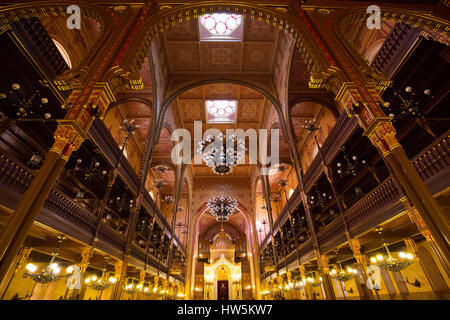 Interior of the Dohány Street or Great Jewish Synagogue nagy zsinagóga. The Second largest Synagogue in the world built in Moorish Revival Style. Buda Stock Photo