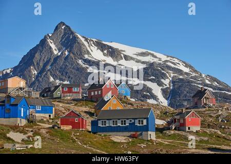 Greenland, Sermersooq, Kulusuk, Inuit village of Kummiut, Angmassalik fjord Stock Photo