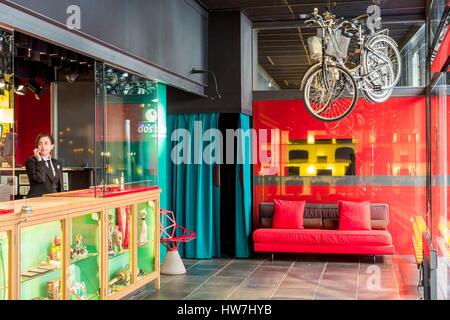 Spain, Catalonia, Barcelona, El Raval, Casa Camper hotel designed by architect Jordi Tio and decorated by Ferran Amat, hotel lobby shop opened in 2005 Stock Photo