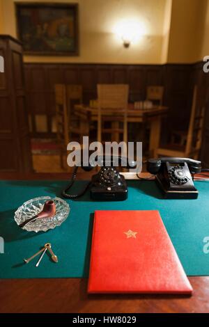 Russia, Moscow, Izmailovo-area, Stalins Bunker, formerly top secret bunker of World War Two Soviet Leader, desk of Joseph Stalin Stock Photo