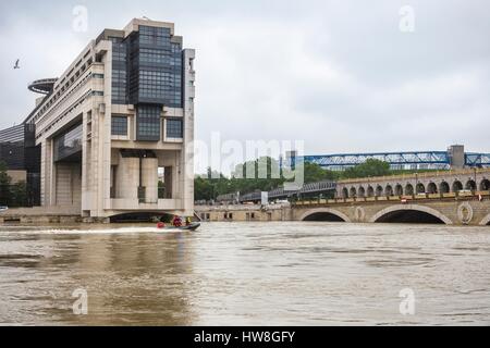 France, Paris, the flood of the Seine river on June 3, 2016 with a height near 5,80m, Ministry of Economy Stock Photo