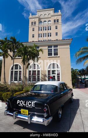 USA, Miami Beach, South Beach, Old Miami Beach City Hall with old and new police cars Stock Photo