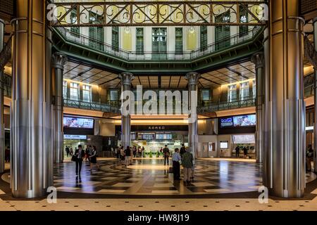 Japon, Ile de Honshu, Tokyo, Gare centrale, Quai de la gare centrale de Tokyo, Hall d'acceuil à la gare centrale de Tokyo/ Japan, Honshu island, Tokyo, Main Hall at Tokyo's central station Stock Photo