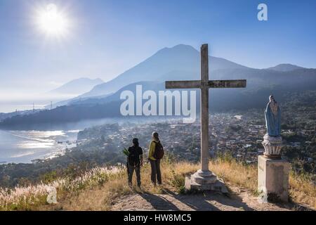 Guatemala, Solola department, San Juan la Laguna on the southern shore of Lake Atitlan populated by a Maya Tzutujil community, view over the village and San Pedro volcano from Cerro de la Cruz Stock Photo