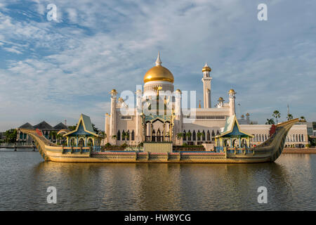 Sultan Omar Ali Saifuddin Mosque in Bandar Seri Begawan, Brunei Stock Photo