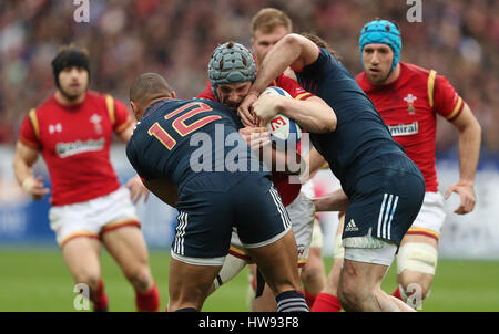 Wales Jonathan Davies is tackled by France Gael Fickou and Kevin Gourdon during the RBS 6 Nations match at the Stade de France, Paris. Stock Photo