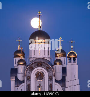 Orthodox cathedral with golden domes and full moon behind Stock Photo