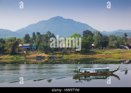 Vietnam, Hue, dragon excursion boats, Perfume River Stock Photo