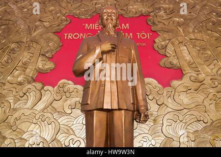 Vietnam, DMZ Area, Quang Tri Province, Ben Hai, war memorial at site of former north and south Vietnam border post, museum interior, statue of Ho Chi Minh Stock Photo