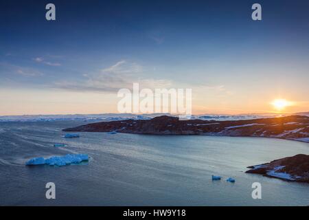 Greenland, Disko Bay, Ilulissat, floating ice at sunset Stock Photo - Alamy