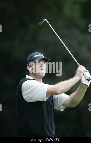 NICK FALDO ENGLAND WENTWORTH CLUB VIRGINIA WATER ENGLAND 29 May 2004 Stock Photo