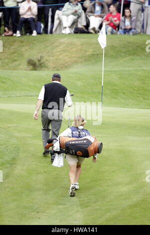 NICK FALDO & FANNY SUNESSON ENGLAND WENTWORTH CLUB VIRGINIA WATER ENGLAND 29 May 2004 Stock Photo