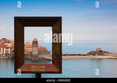 France, Pyrennes Orientales, Vermillion Coast Area, Collioure, Fauvism Trail, Eglise Notre Dame des Anges seen through artist's frame Stock Photo