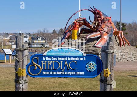 Canada, New Brunswick, Moncton, Shediac, giant lobster at the entrance to the world capital of lobster, artist Winston Brønnum, 11 meters long, 5 mete Stock Photo