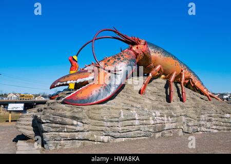 Canada, New Brunswick, Moncton, Shediac, giant lobster at the entrance to the world capital of lobster, artist Winston Brønnum, 11 meters long, 5 mete Stock Photo