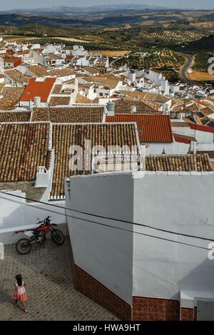 Spain, Andalusia, Cadix, Olvera, view of a white village on a rocky promontory at dawn Stock Photo