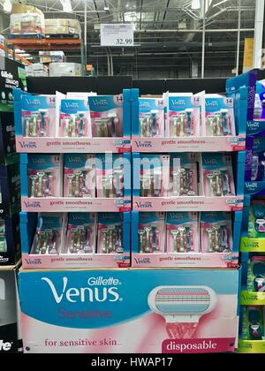 Women's razors in bulk at Costco Stock Photo