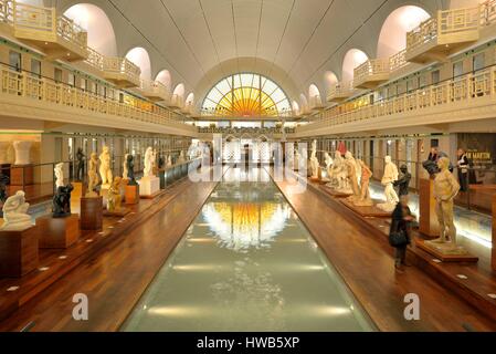 France, Nord, Roubaix, La Piscine museum or art and industry museum of André Diligent, interior room Stock Photo