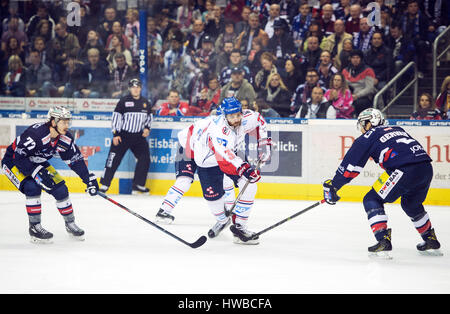 Berlin, Germany. 19th Mar, 2017. Berlin's Daniel Fischbuch (l) and Bruno Gervais alongside Thomas Larkin (M.) during the championship round quarter final match between the Eisbaeren Berlin and Adler Mannheim in the Mercedes-Benz Arena in Berlin, Germany, 19 March 2017. Photo: Soeren Stache/dpa/Alamy Live News Stock Photo