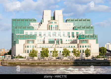 MI6 building. British Secret Intelligence Service headquarters, SIS, at Vauxhall Cross, London, England, UK Stock Photo