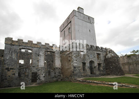 Doe Castle, near Creeslough, on the shores of Sheephaven Bay, County Donegal, Ireland. Stock Photo